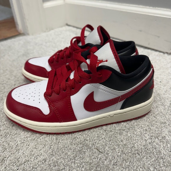 Air Jordan 1 Low - Picture 1 of 3